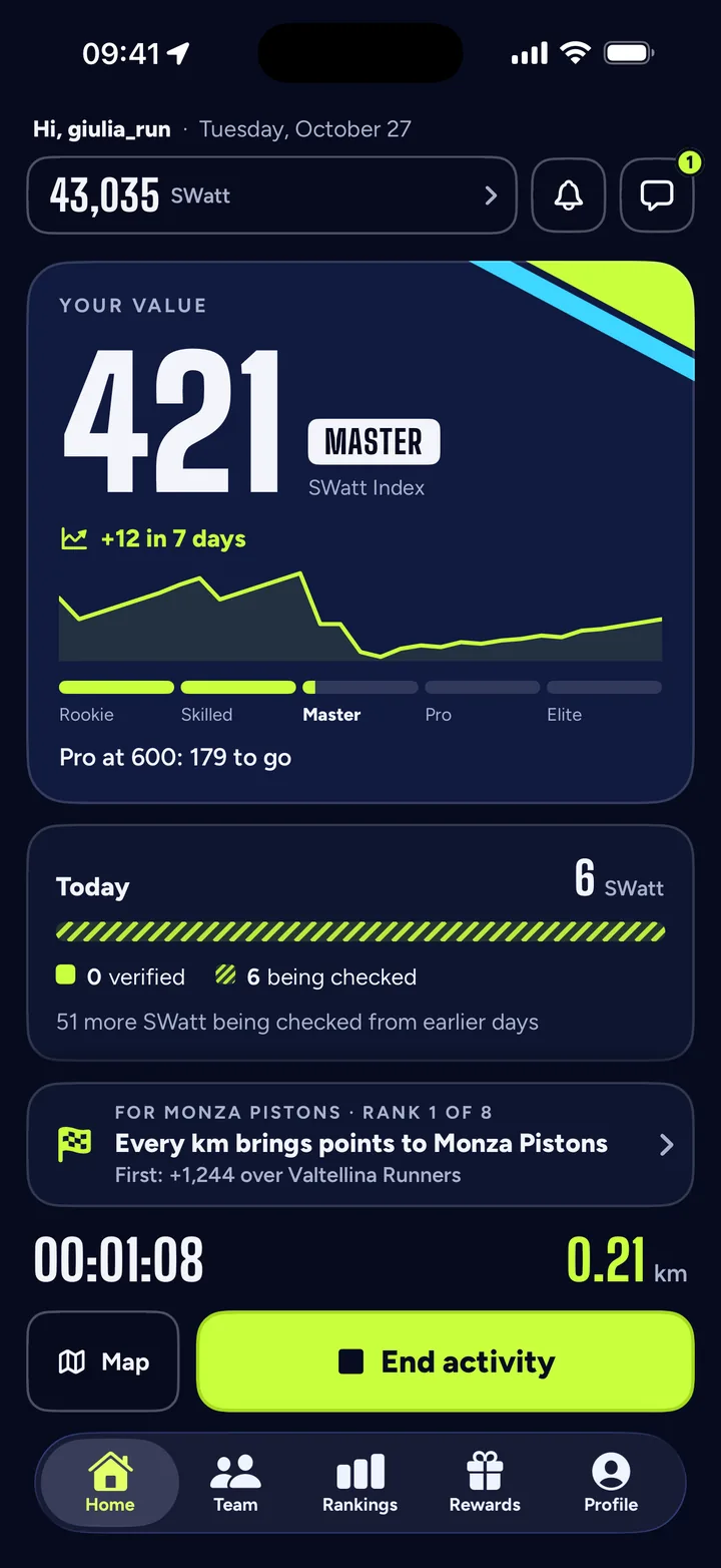 The app during a run: time, kilometres and the points you bring to your team.